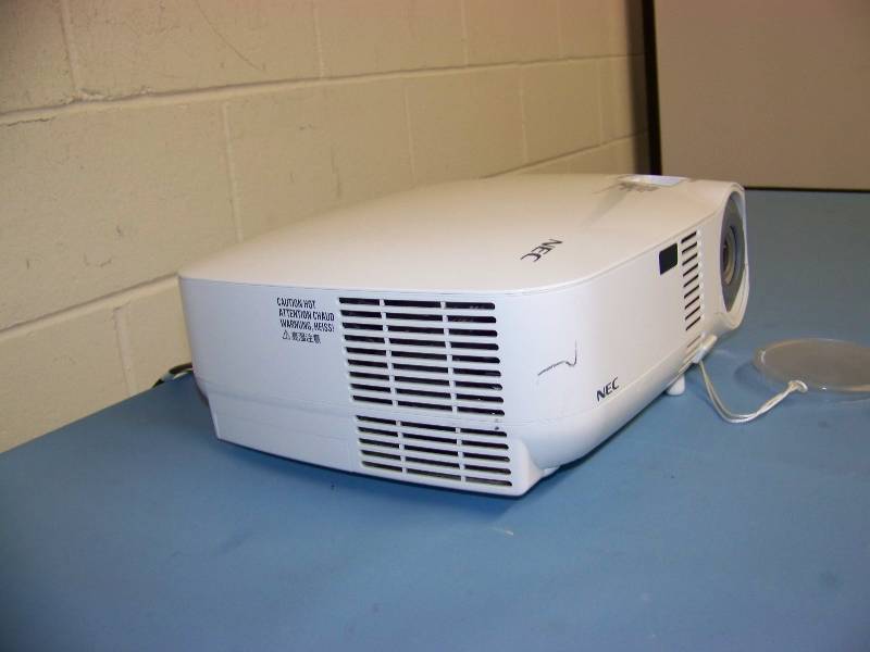 lot 27 image: NEC, VT595, LCD Projector