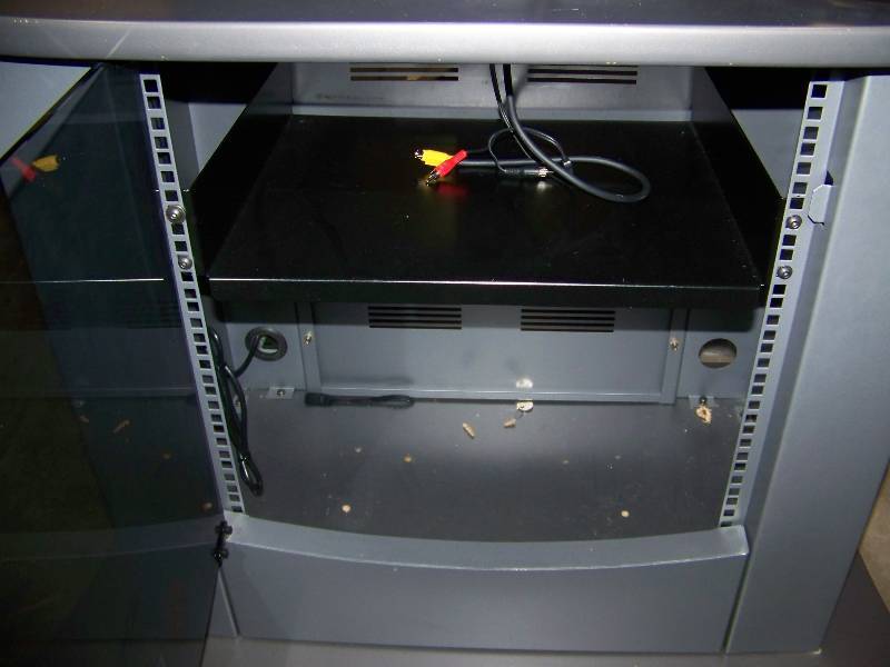 lot 41 image: 32, LCD Multi-Media Display on Multi-Media Cart