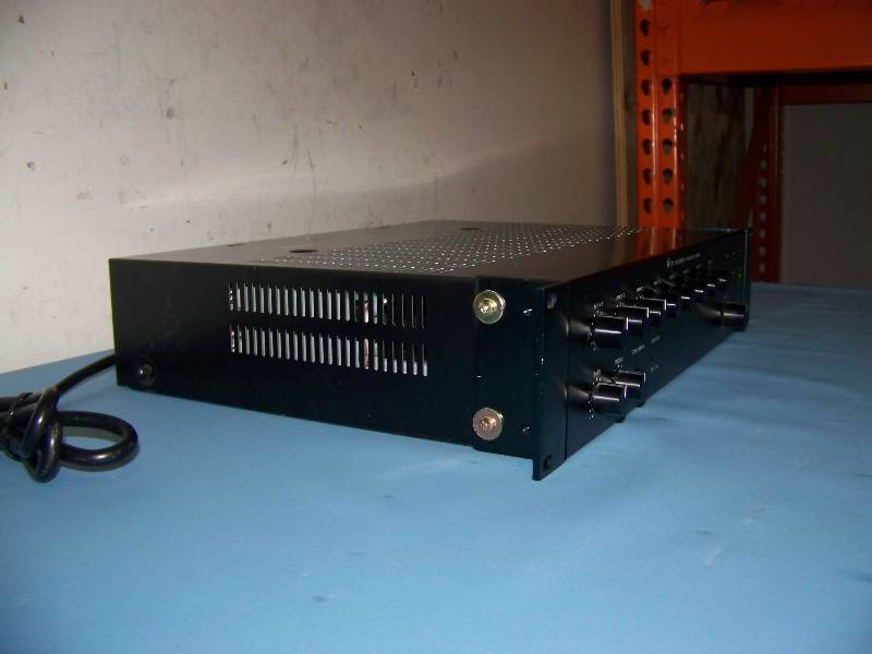 lot 45 image: TOA, 900 Series II, 8 Channel Mixer  Power Amplifier  Amp with (3) Rear Modules