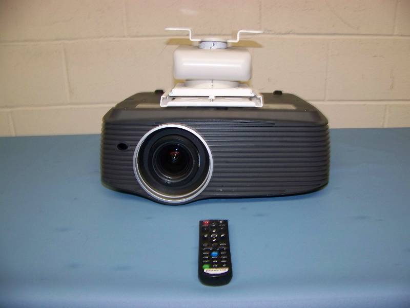 lot 20 image: Optoma, EH501 (DAEHNZTZ), DLP Projector with HDMI Input, Remote Control and Adjustable Ceiling Mount