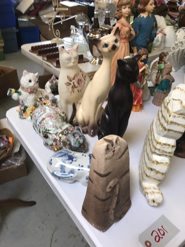 LOT OF CAT STATUES  FIGURES