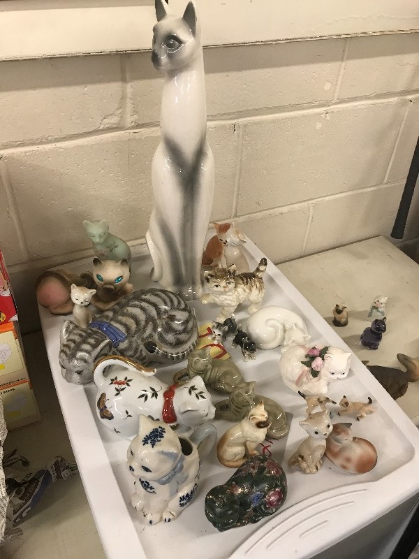 LOT OF ASSORTED CAT STATUES AND FIGURES