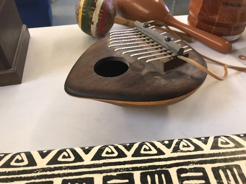 MUSICAL INSTRUMENT LOT