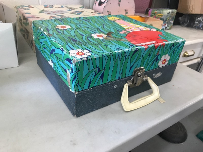 2 OLD VINYL RECORD PLAYERS