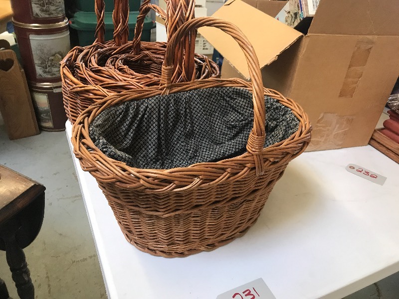 LOT OF WICKER BASKETS