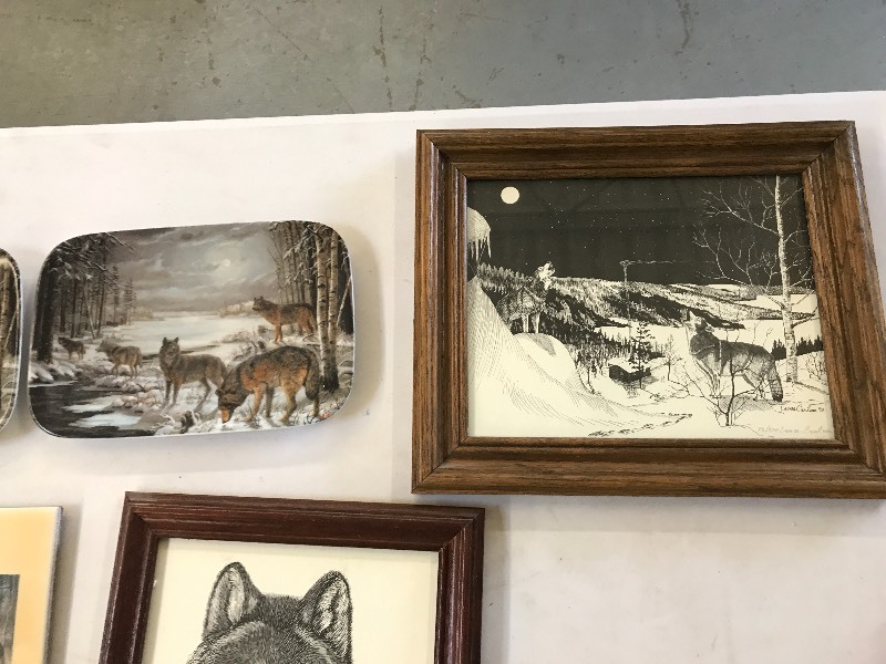OUTDOOR  WOLF THEMED HOME DECOR