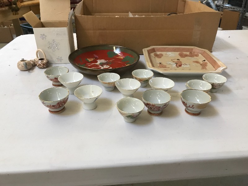LOT OF DECORATIVE MINIATURE PORCELAIN ITEMS