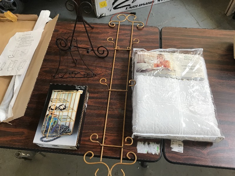 LOT OF HOME AND DISPLAY ITEMS
