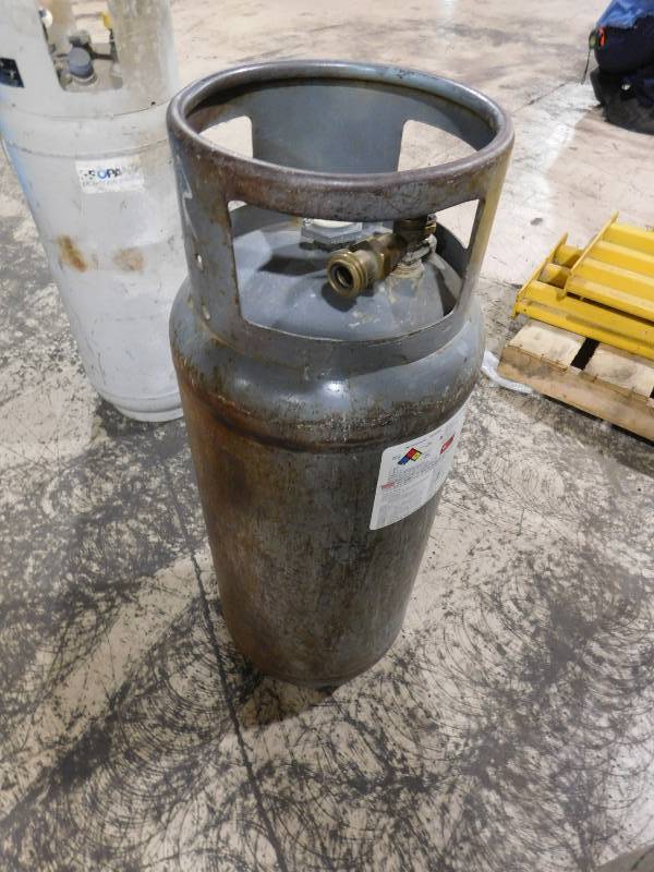 lot 4 image: Steel Forklift Propane Tank #2