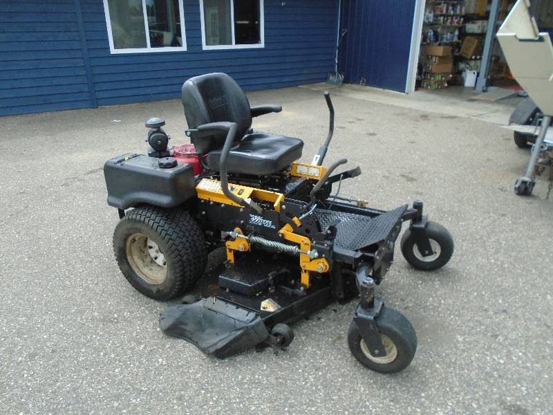 lot 3 image: Honda 24.0 V-Twin Zero Turn Commercial Mower
