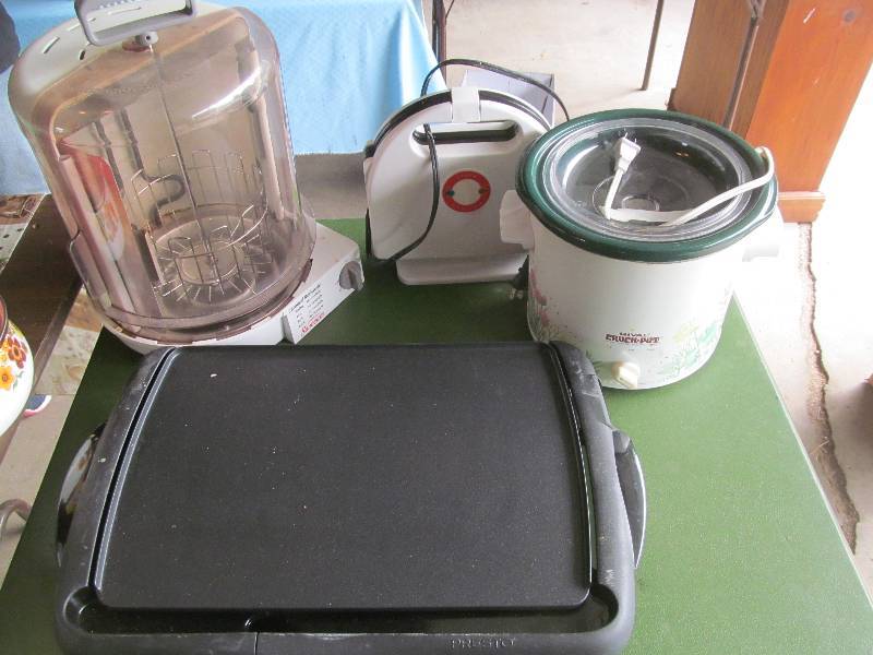 lot 8 image: Sunbeam Rotisserie Oven, Waffle Maker, Crockpot, Griddle