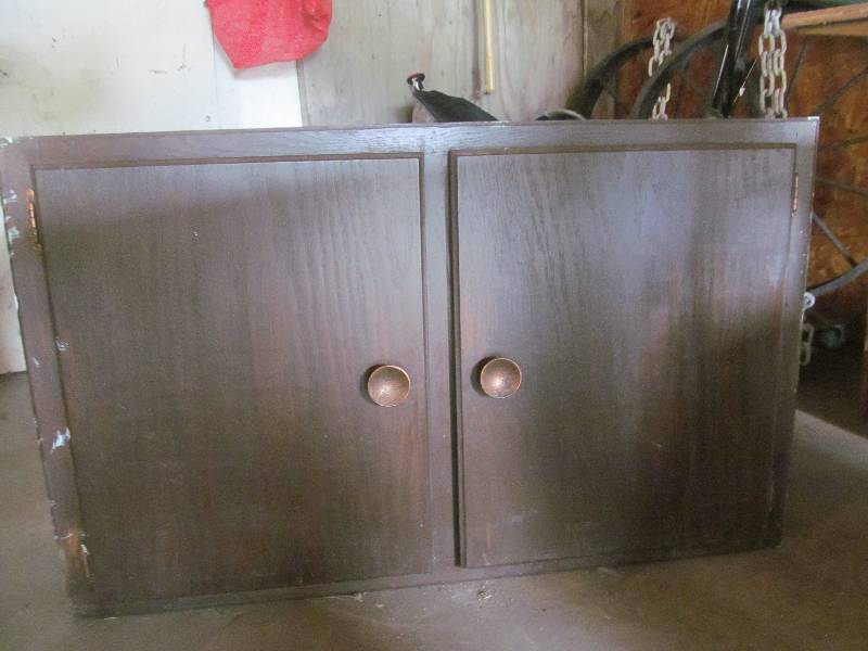 lot 20 image: 2 Door Cabinet