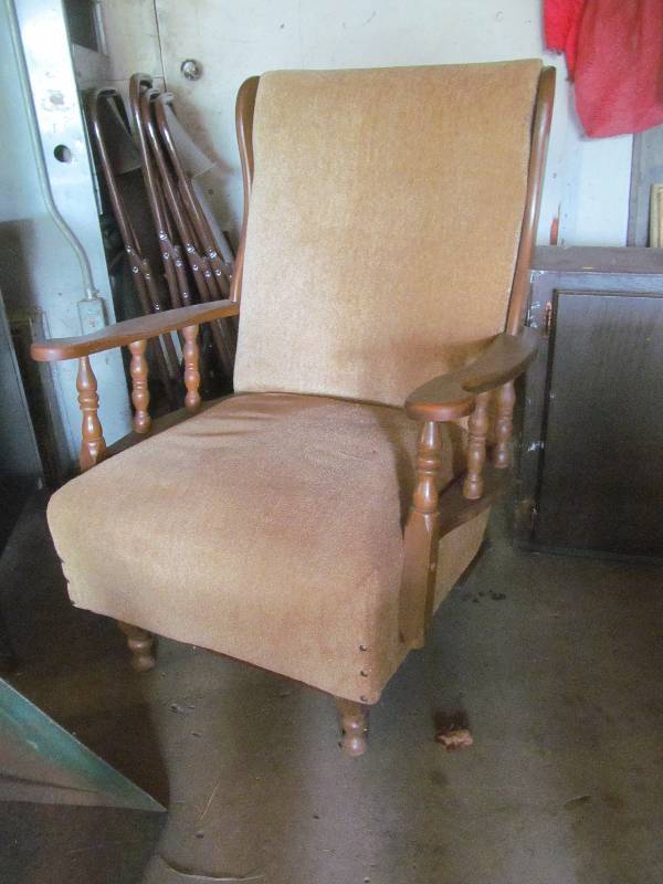 lot 21 image: Vintage Upholstered rocking chair
