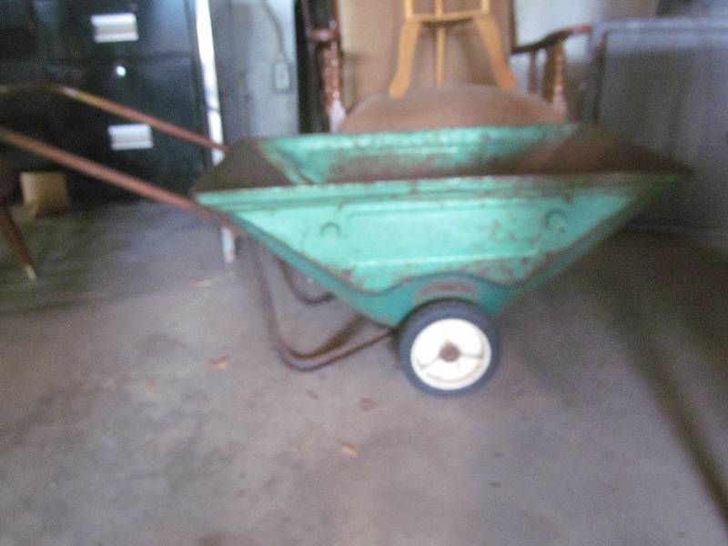 lot 25 image: Vintage Holiday Hyer Garden Cart