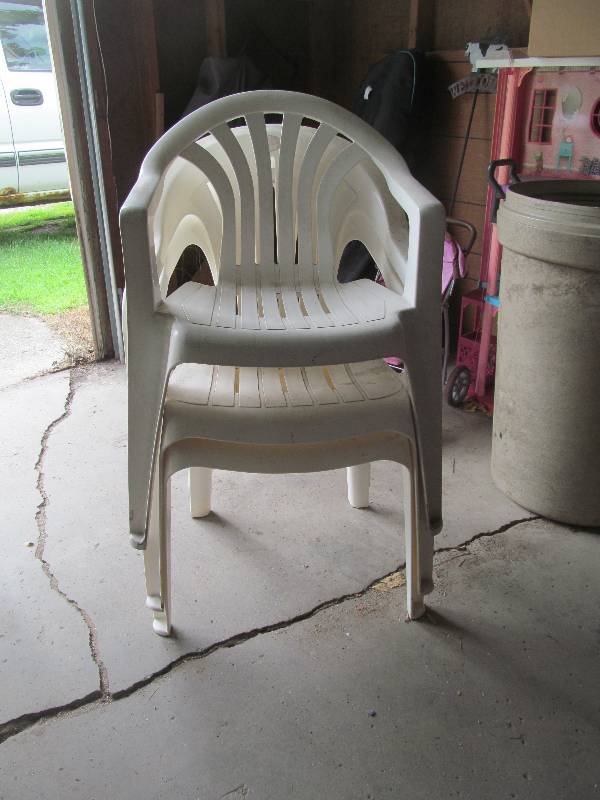 lot 56 image: 3 white Stackable Patio Chairs