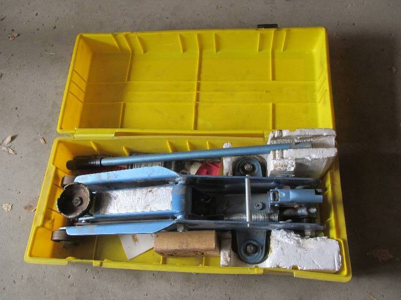 lot 63 image: Floor Jack