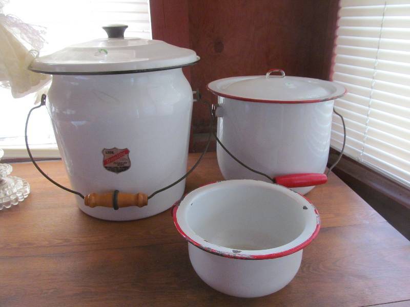 lot 67 image: Lisk enamel pail with lid, Vintage Commode Bucket, Vintage potty chair