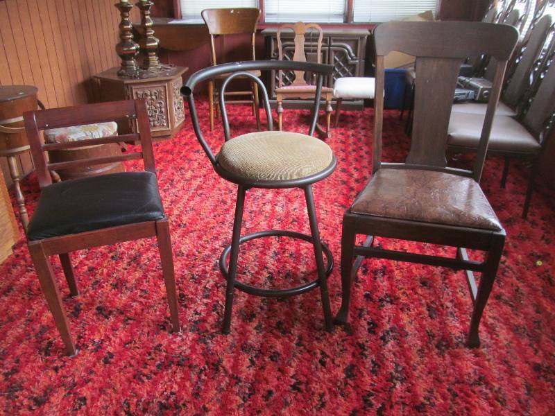 lot 72 image: Variety of Padded Chairs