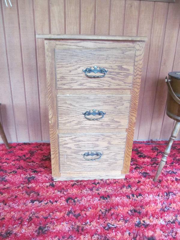 lot 75 image: 3 Drawer Cabinet