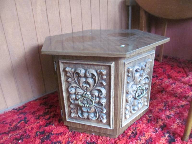 lot 81 image: Octagon End Table
