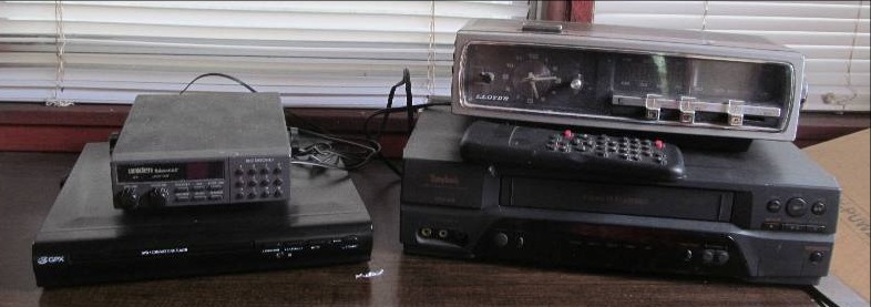 lot 84 image: Symphonic VCR, GPX DVD Player, Uniden Scanner, Lloyds Vintage clockradio