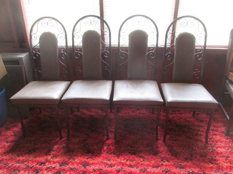 lot 85 image: Set of 4 Dining room chairs