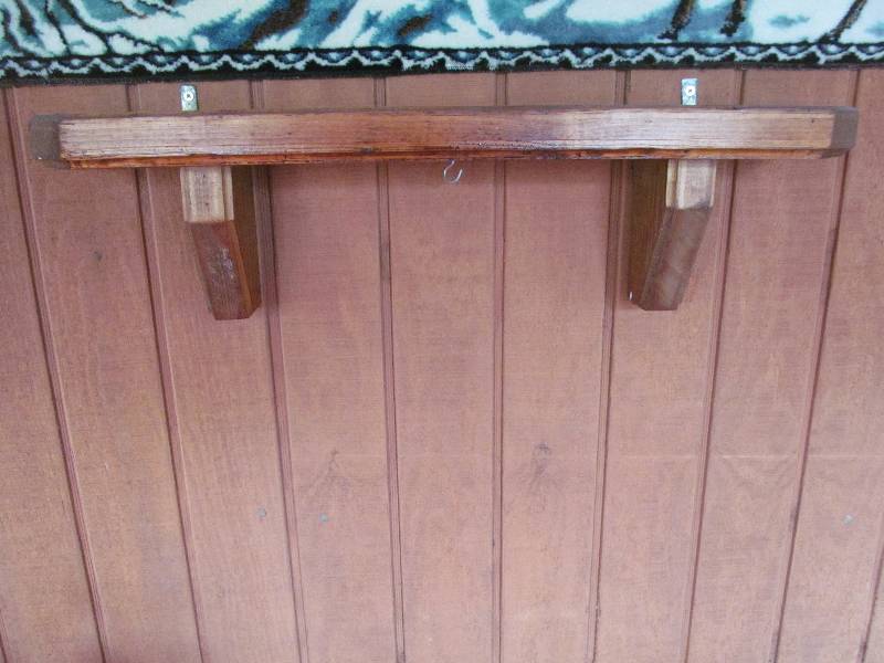 lot 87 image: Hanging Shelf with hooks, Shelf