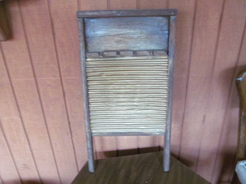lot 88 image: Vintage wash board