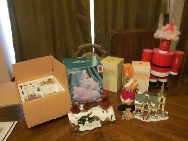 lot 93 image: Dickens Lighted Village Set, Litetyme Holiday Dcor, Santa, Flurryville Collections Figurines