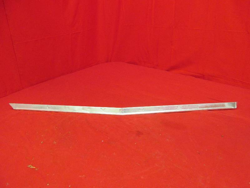 lot 99 image: 1960s Chevrolet Hood Emblem
