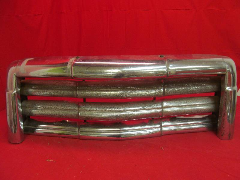 lot 104 image: Grill for late 1940s-1950s GMC