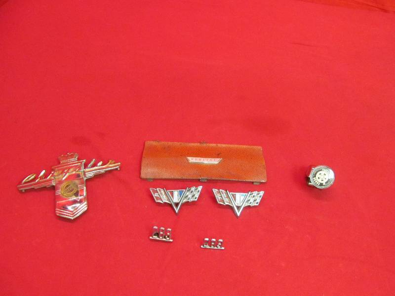 lot 105 image: 1946-1949 Chrysler trunk emblem, Dodge Steering Wheel Necker Knob, Vintage Pontiac Dash Script, 1964-1967 Chevrolet 283 Emblems