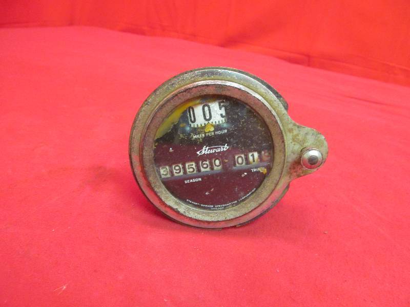 lot 112 image: 1920s Stewart Warner Speedometer