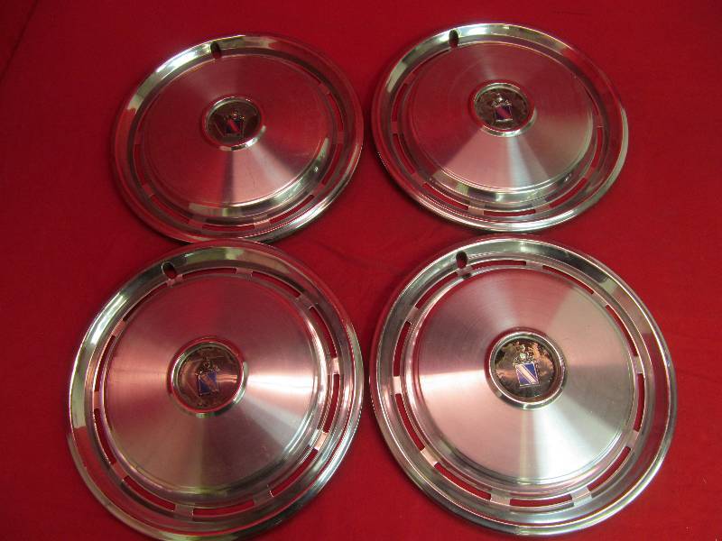 lot 117 image: Set of 4 Vintage Buick Rims