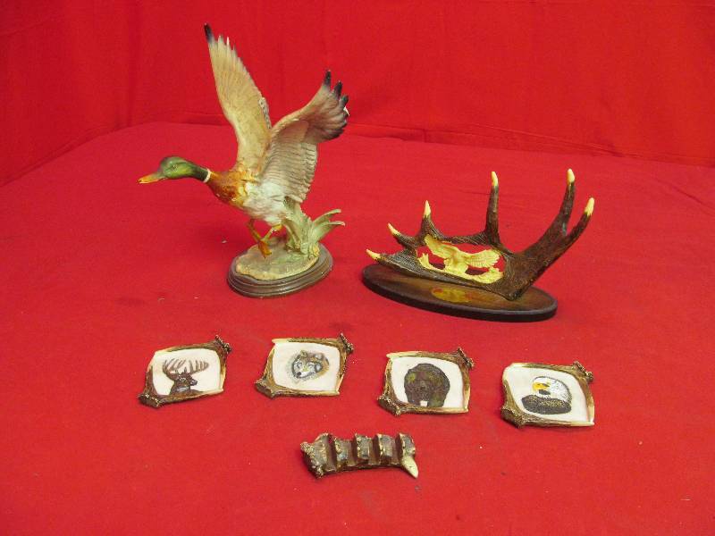 lot 126 image: Set of 4 Coasters with holder, Duck plaster Figurine, Antler Eagle Dcor