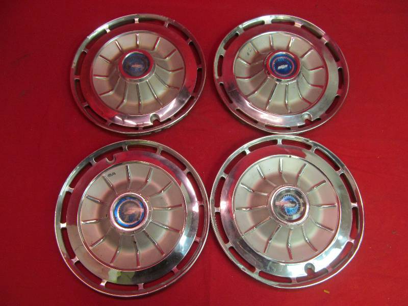 lot 129 image: Set of 4 Vintage Chevrolet Rims