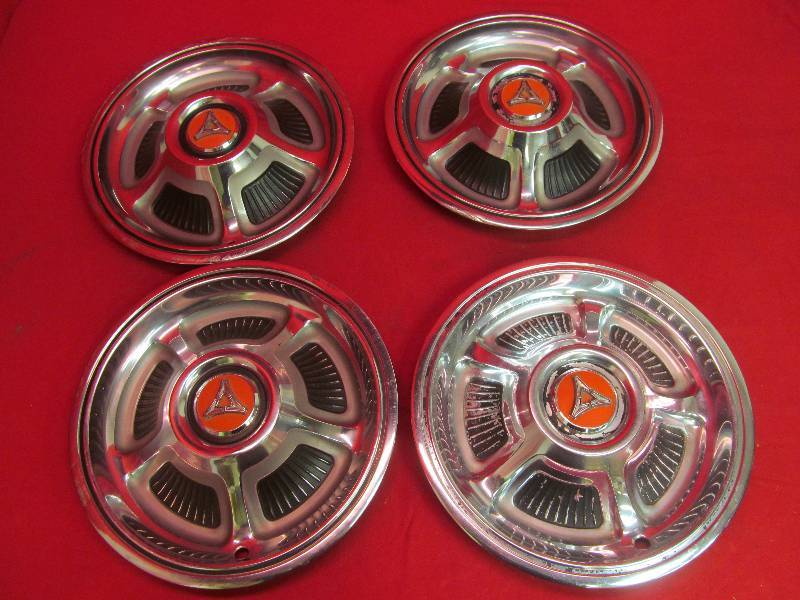 lot 132 image: Set of 4 Vintage Rims