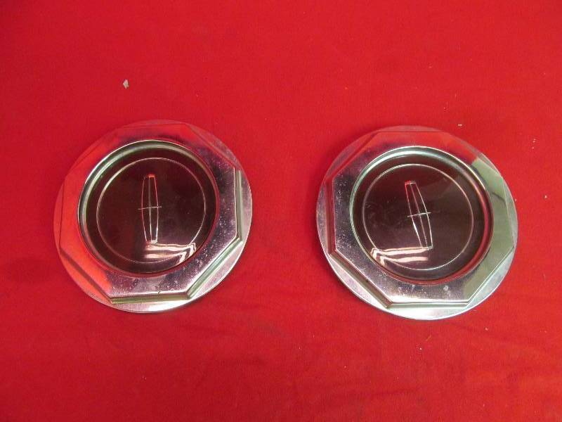 lot 136 image: 1967-1968 Lincoln Wheel Caps