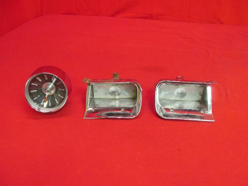 lot 138 image: 1961 Ford Thunderbird Front parking lights, 1961-1962 Ford Thunderbird Clock