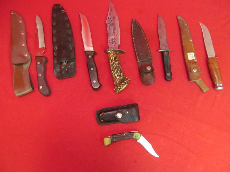 lot 140 image: Variety of Sporting Knives