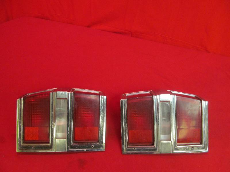 lot 142 image: 1977 Buick Wagon Tail Lights