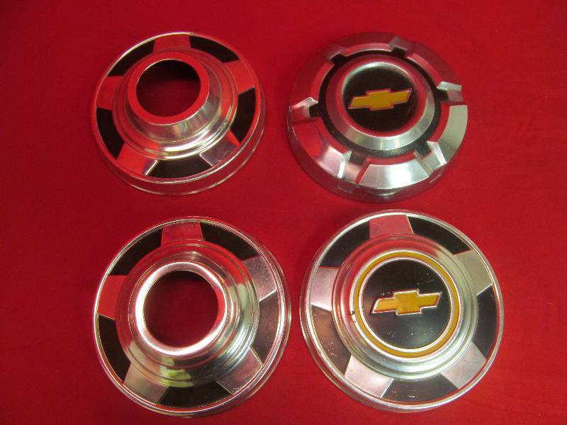 lot 143 image: Set of 4x4 Chevrolet Pickup Hub Caps