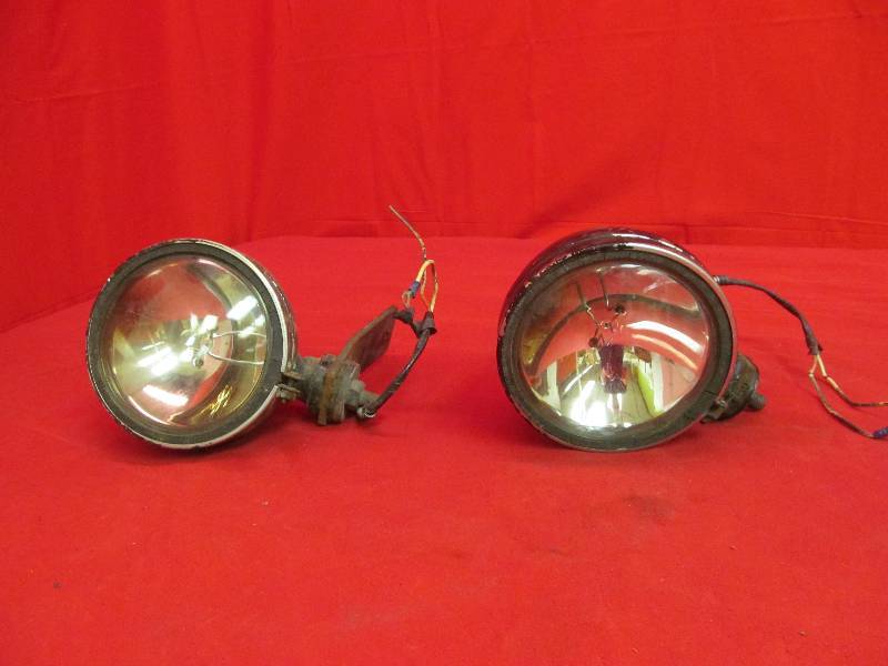 lot 155 image: Vintage White Running Lights