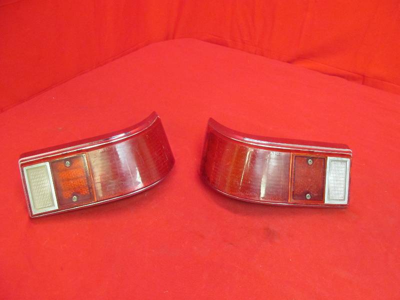 lot 164 image: 1969 Plymouth Mopar Tail Lights