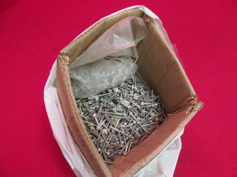 lot 166 image: Bag full of pull barn screws