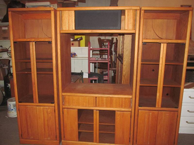 lot 170 image: 3 Piece Entertainment Center