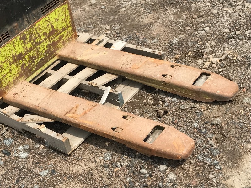 lot 7 image: Clarke Electric Pallet Jack
