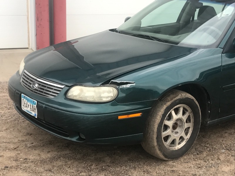 lot 6 image: 1999 Chevrolet Malibu