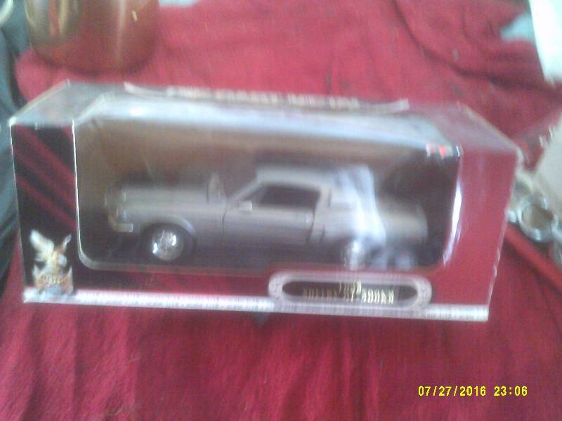 COLLECTIBLE SHELBY GT 500 DIE CAST METAL CAR
