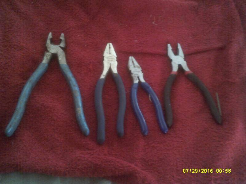 4 SQUARE HEADED PLIERS